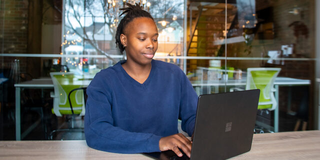 CN_JasminLysaith_offfice_900x450