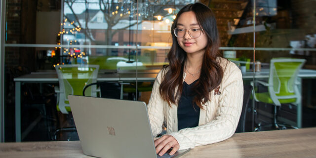 CN_JulieHong_Office_900x450